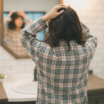 女性の薄毛・抜け毛は専門治療で改善できる！原因から費用、クリニック選びまで徹底解説