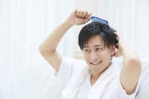 薄毛対策でやってはいけないのは?生活習慣改善・シャンプー・育毛剤・専門医受診の重要性