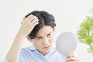 分け目はげ進行中?簡単にセルフチェックで分かる基準とすぐできる対策方法解説
