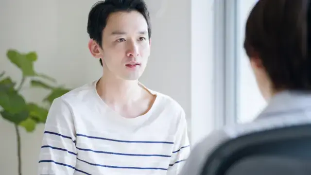 抑うつ症状の兆候を感じたとき取るべき行動とは?